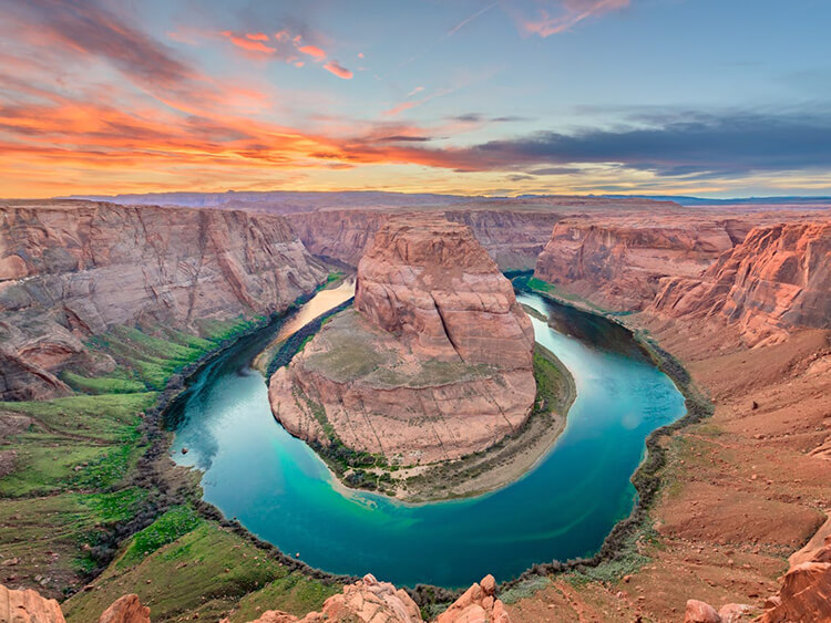 Amazing and famous rock formation around world Horseshoe Bend