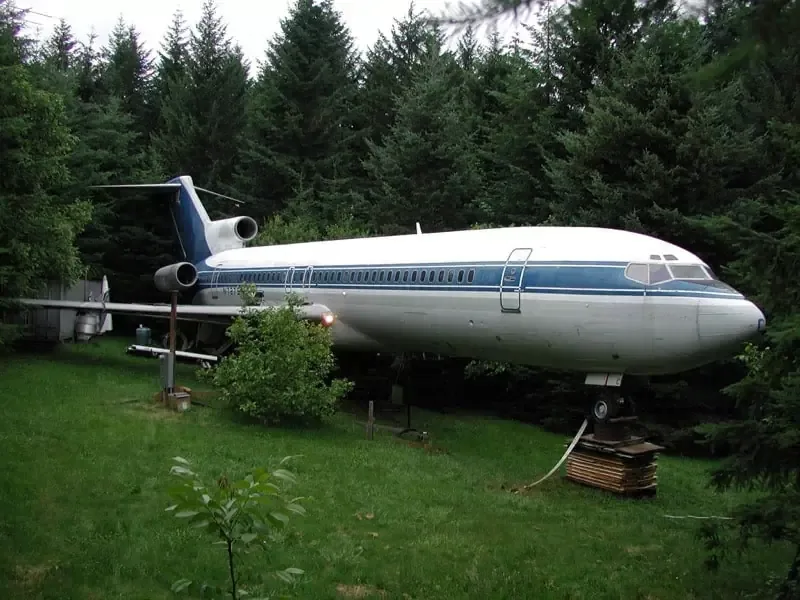 Bruce Campbell converted a Boeing 727 200 into a home 1