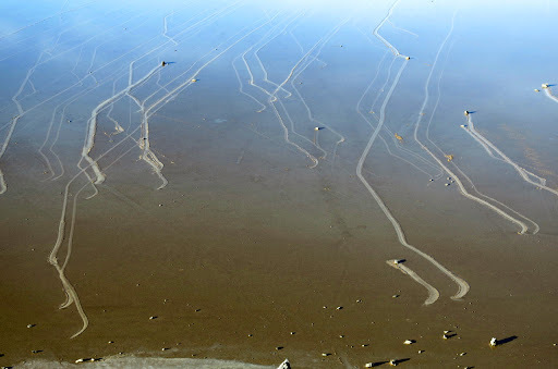 Death Valley%E2%80%99s sailing stones mystery solved outerspace