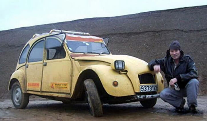 Man Trapped in the Sahara Desert Constructs a Bike From His Broken Down Car to Save His Life 1