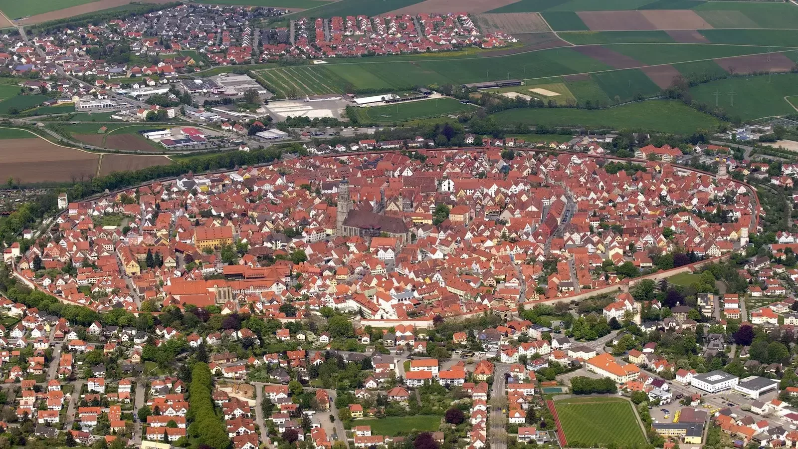 Nordlingen The Town Inside A Meteorite Crater With Millions Of Meteorite Diamonds 4