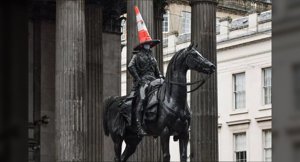 The story behind Glasgow's iconic Duke of Wellington statue and its well-known traffic cone hat