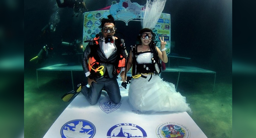 This Thai Wedding Tradition Happens 40 Feet Underwater