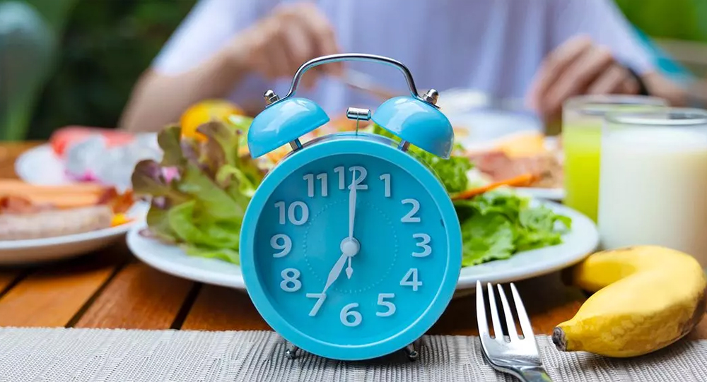 The Science of Intermittent Fasting: Unpacking Its Benefits and Risks with the Latest Research